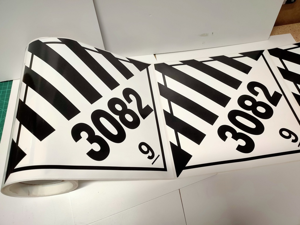 CLASE 9 PELIGROS DIVERSOS 250x250mm R50 UN 3082